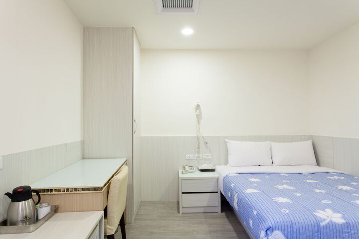 Room 5 of 50