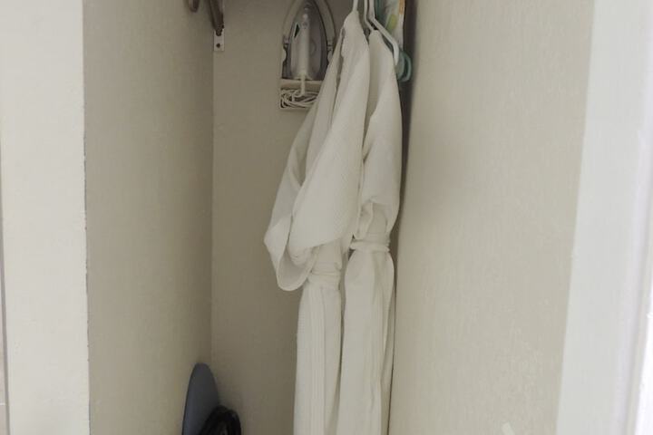 Room 8 of 82