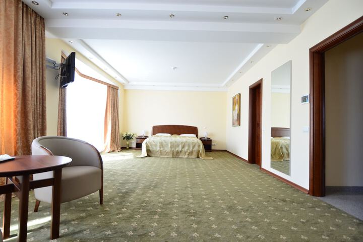 Room 14 of 28