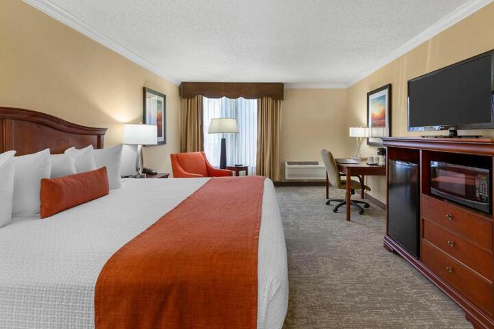 2 Double Beds Courtyard Pool View Microwave and Refrigerator WiFi Full Breakfast (5 of 12)