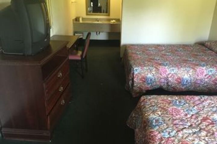 Room 11 of 19