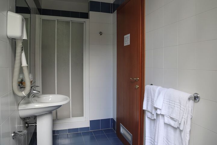 Room 17 of 25