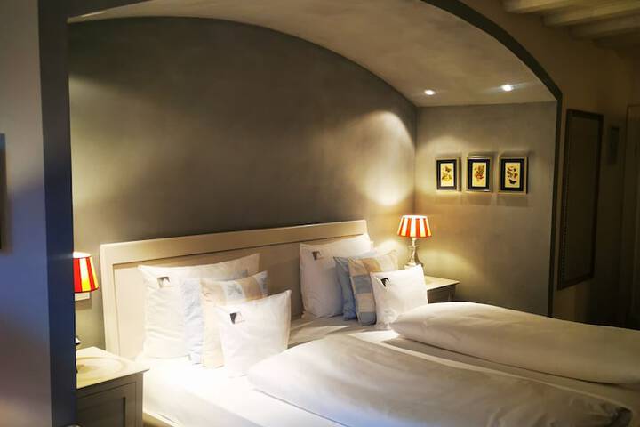 Room 2 of 70