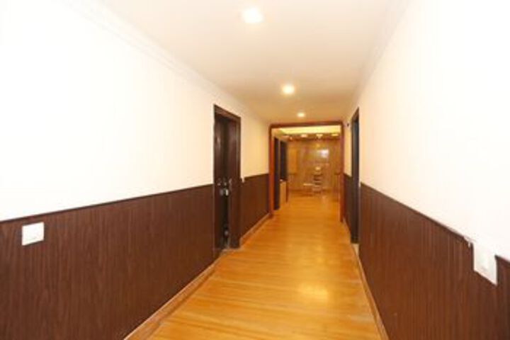 Ballroom/Hall 21 of 31