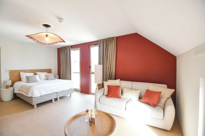 Room 7 of 18