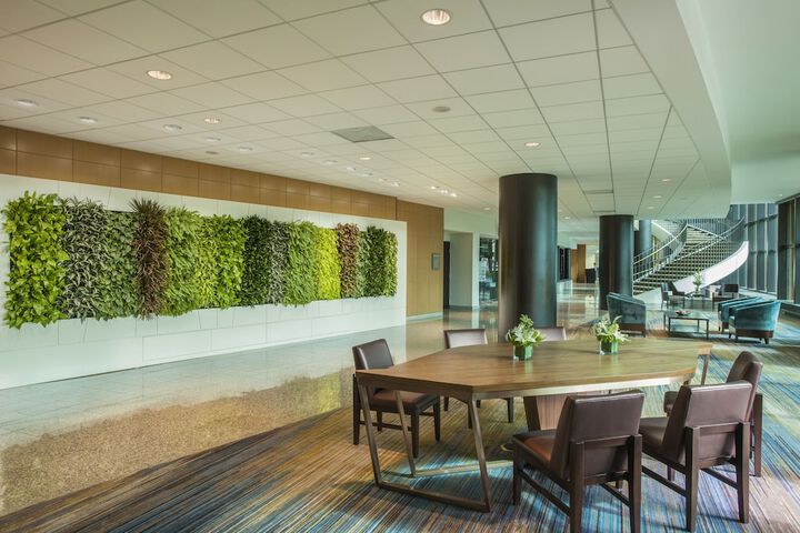 Lobby lounge