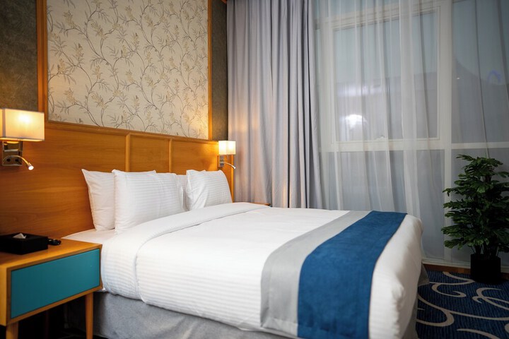 Room 13 of 82