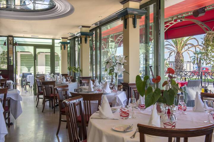 Dining 75 of 102