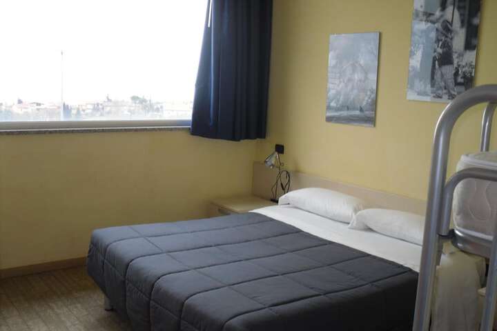 Room 17 of 33