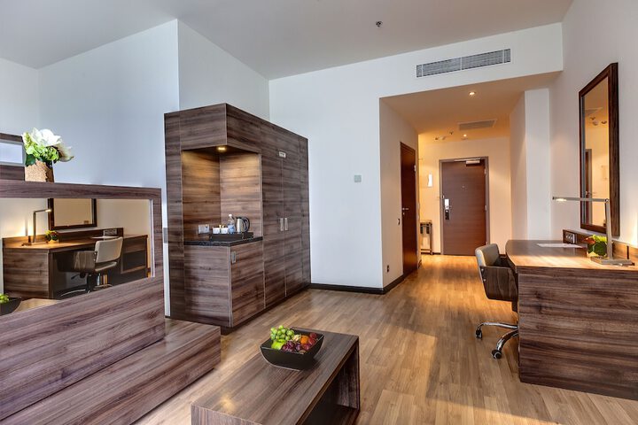 Room 10 of 83