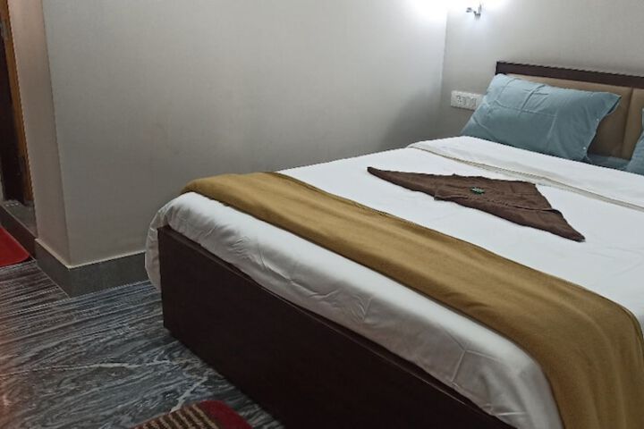Room 6 of 17