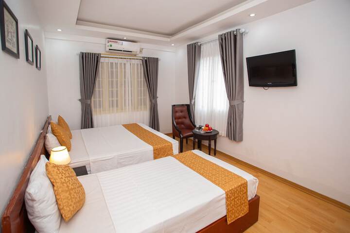 Room 3 of 7