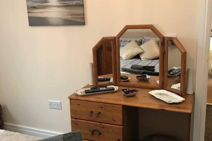 Room 6 of 27