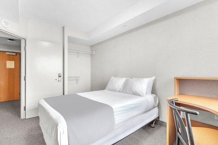 Room 6 of 39