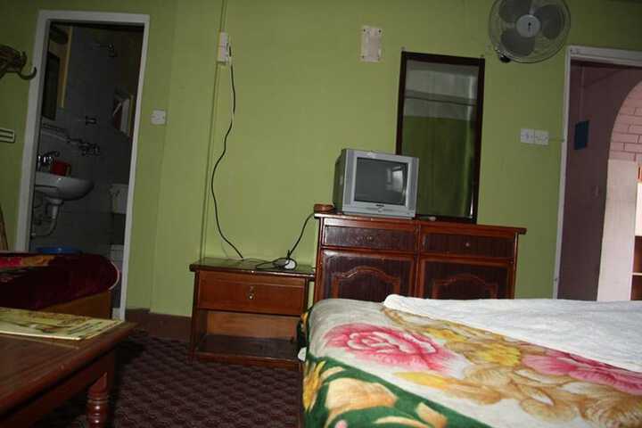 Room 6 of 13