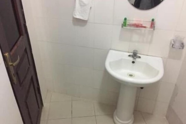 Room 10 of 38