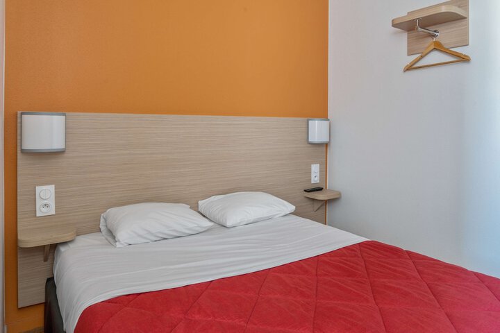 Room 10 of 34