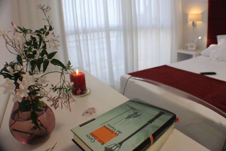 Room 7 of 77