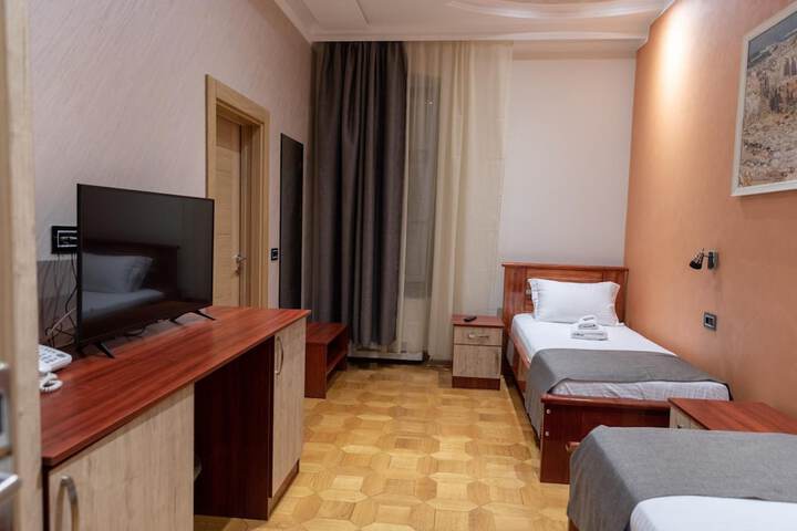 Room 26 of 66