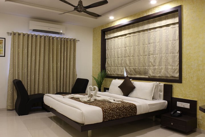 Room 10 of 36