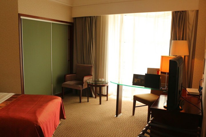 Room 17 of 38
