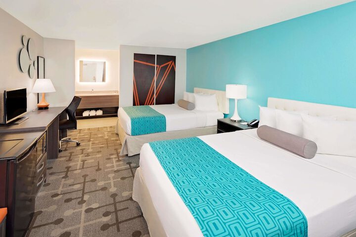 Standard Room, King or Two Doubles (3 of 5)