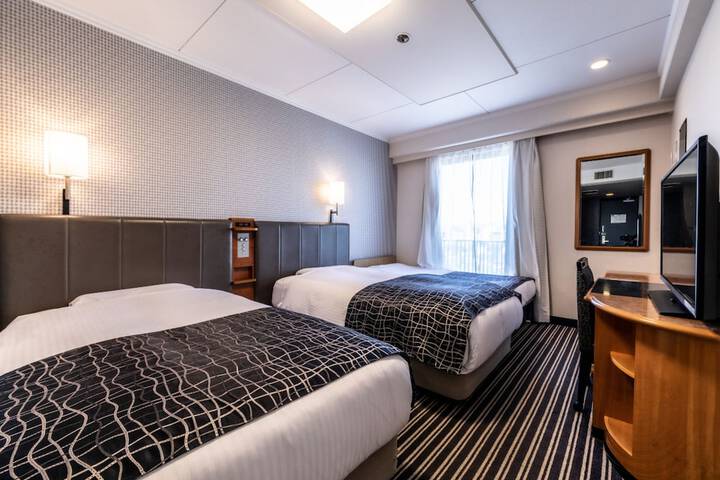 Room 15 of 40