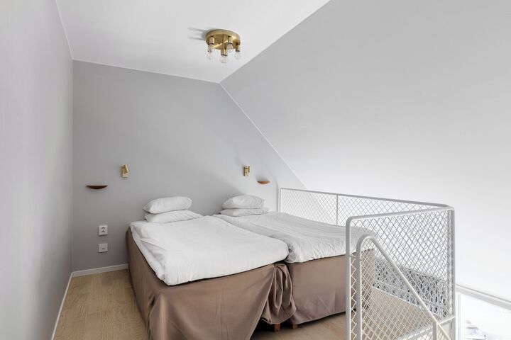 Room 35 of 60