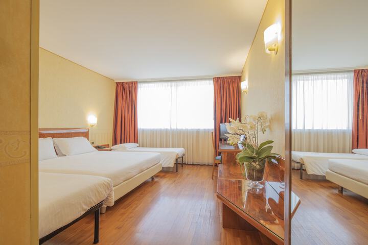 Room 8 of 34