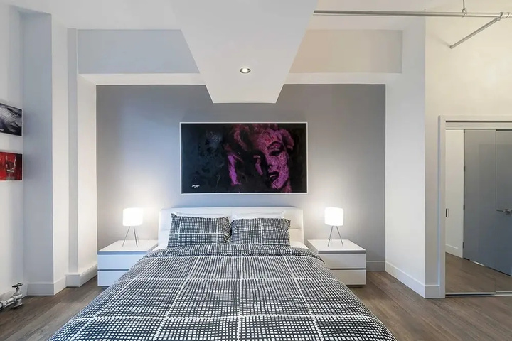 Room 4 of 25