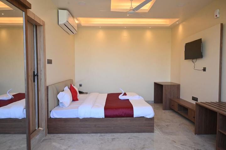 Room 19 of 28