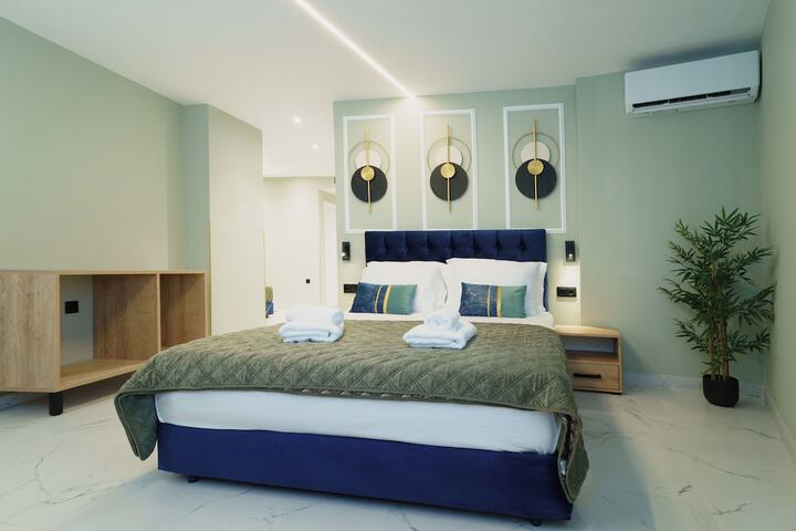 Room 18 of 100