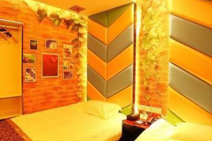 Room 9 of 9