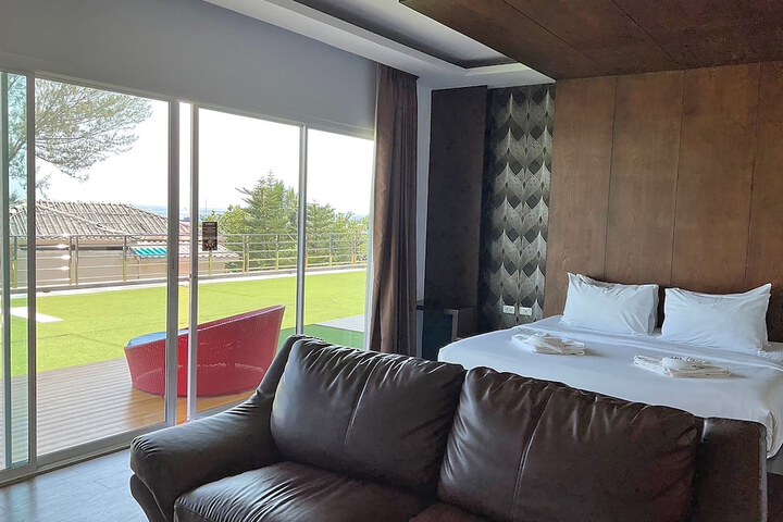 Room 17 of 120