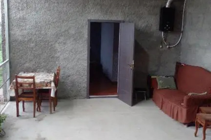 Room 10 of 12