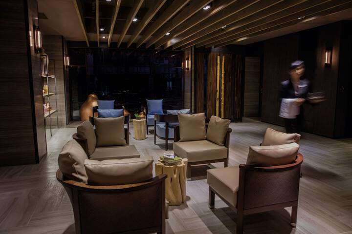 Guest Lobby
