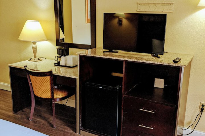 Basic Single King Bed (3 of 9)