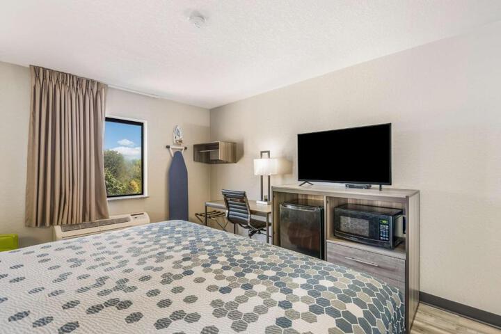 Standard Room, King or Two Doubles (2 of 2)