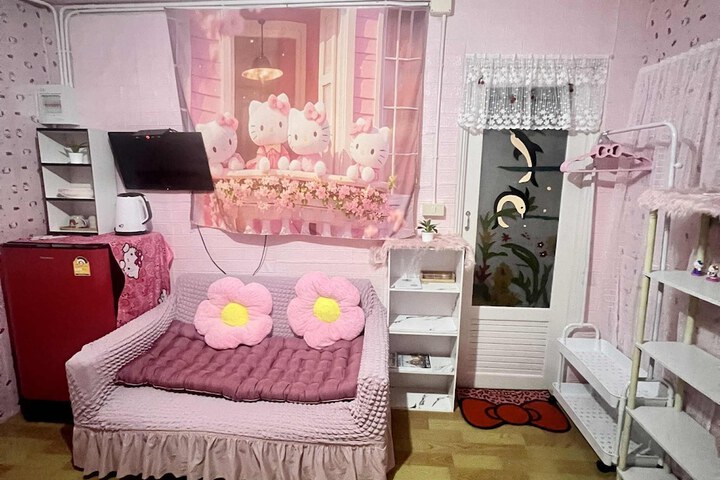 Room 12 of 100