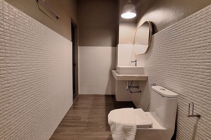 Room 50 of 63