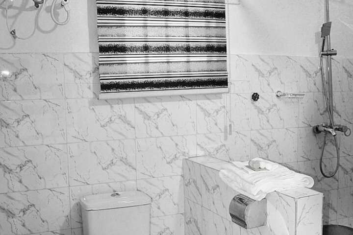 Room 13 of 20