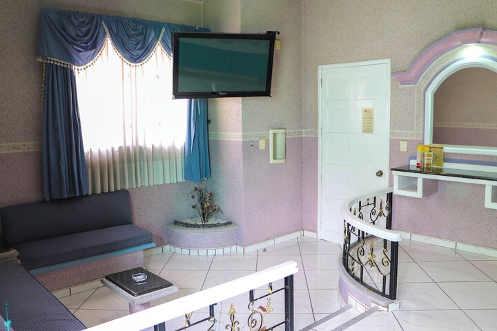 Room 6 of 35