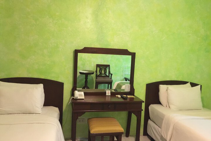 Room 11 of 83
