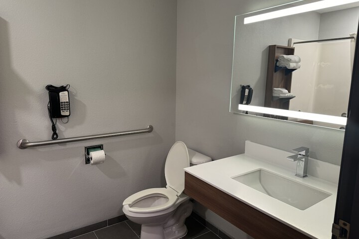 Room 32 of 50