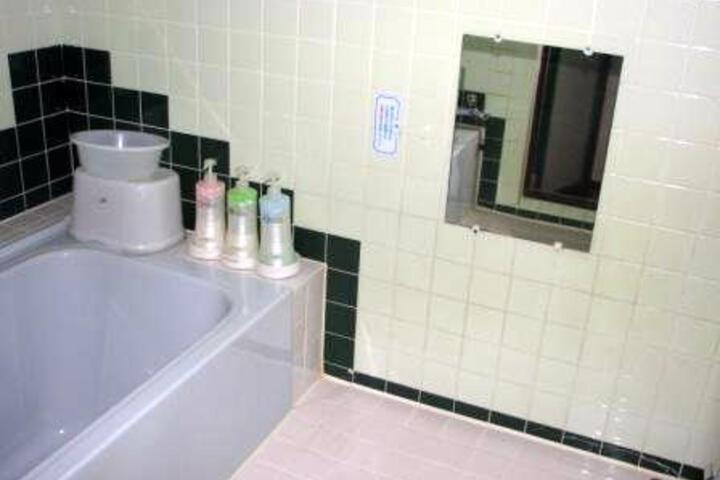 Room 2 of 5