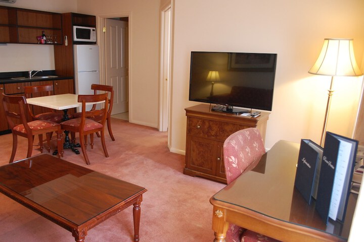 Room 2 of 66