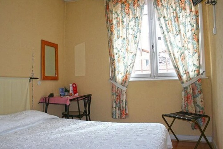 Room 7 of 49