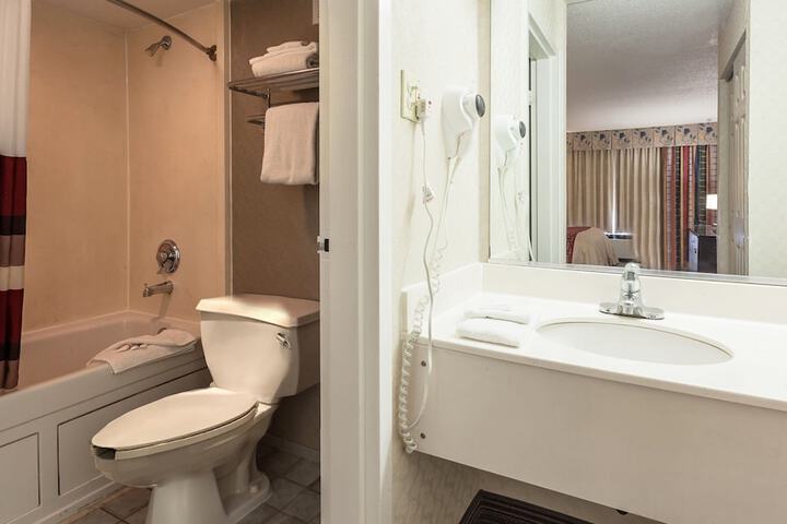 Deluxe 2 Double Beds Accessible (2 of 9)
