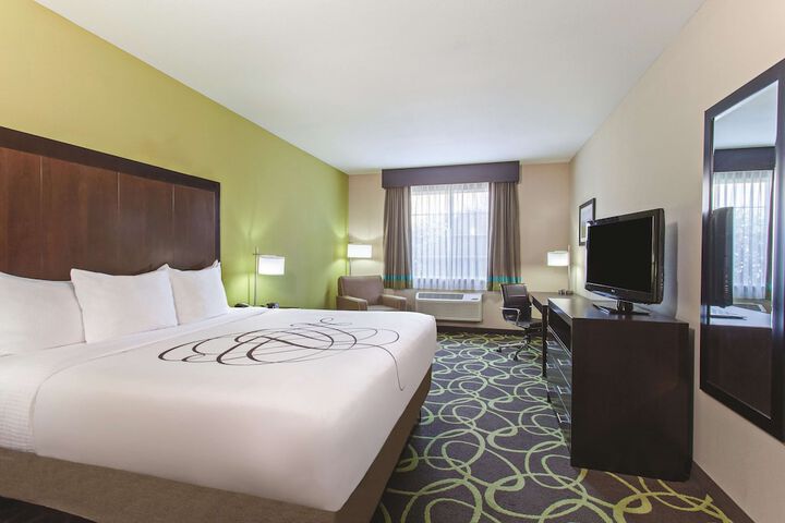 1 King Bed (2 of 11)
