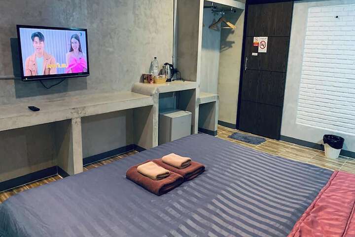 Room 33 of 95